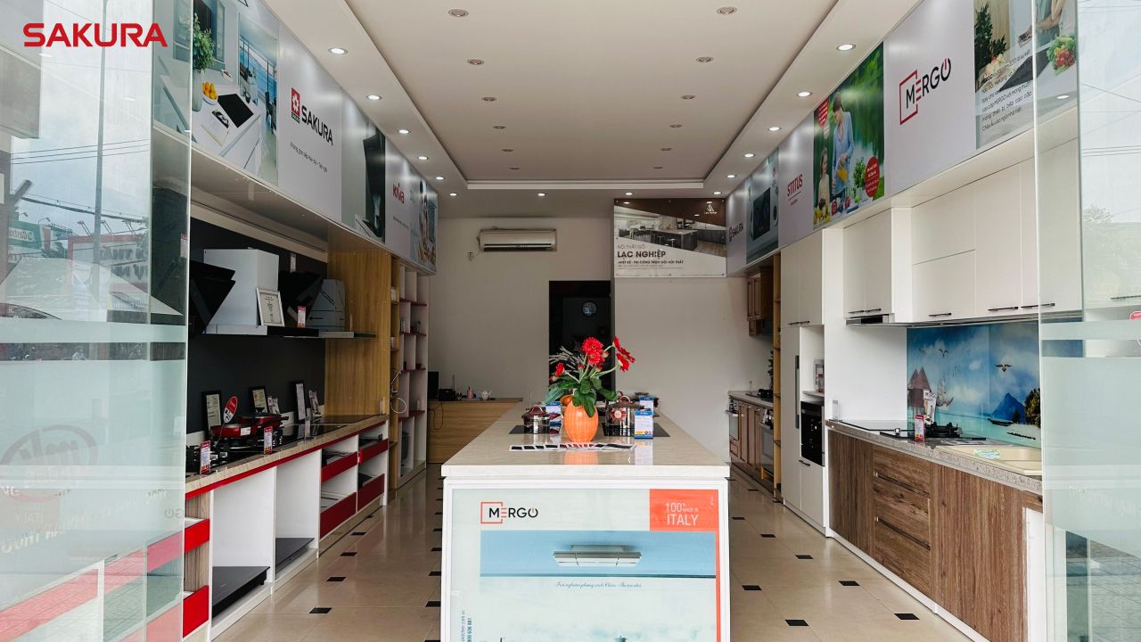 dia-chi-ban-may-huy-mui-khoi-nha-bep-showroom-sakura