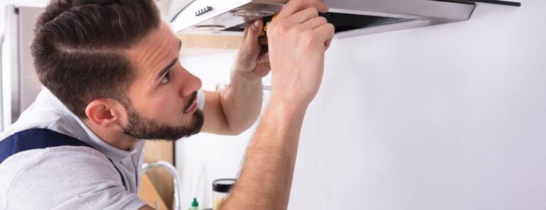 Lý do máy hút mùi bị chảy nước và cách khắc phục hiệu quả