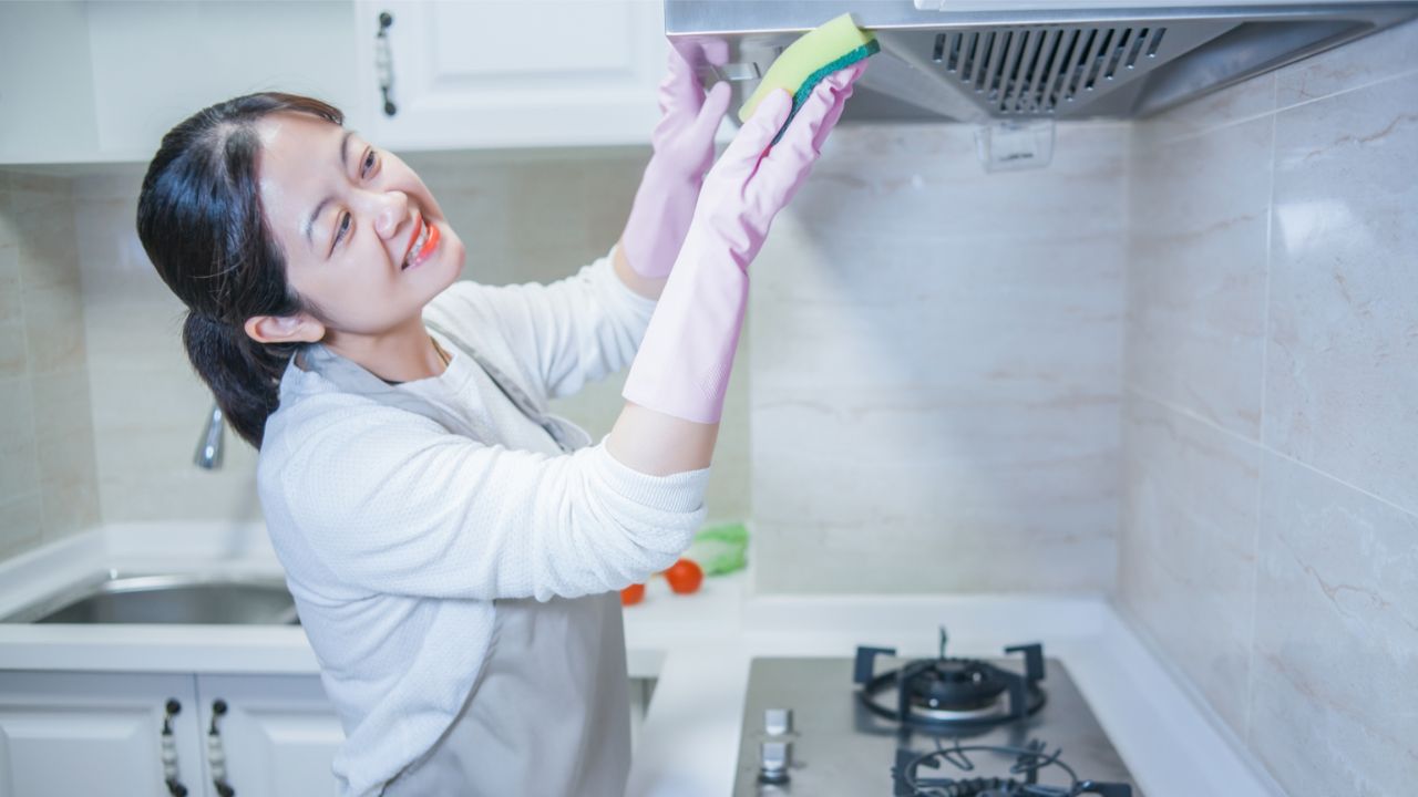 Cách vệ sinh bộ lọc máy hút khói
