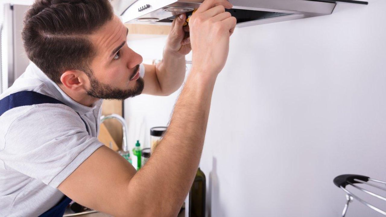 Lý do tại sao máy hút mùi bị rò rỉ nước