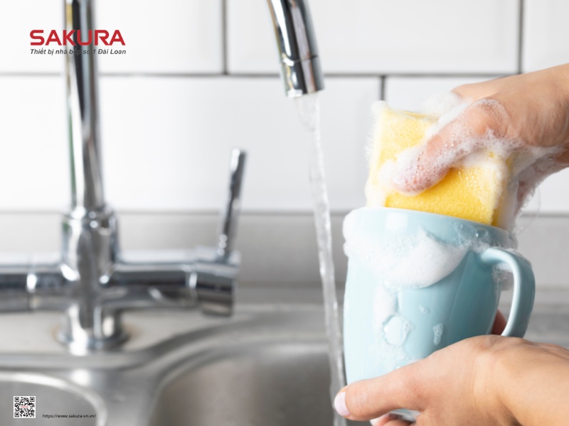 Không nên cho đồ dùng bằng nhựa vào máy rửa chén để rửa