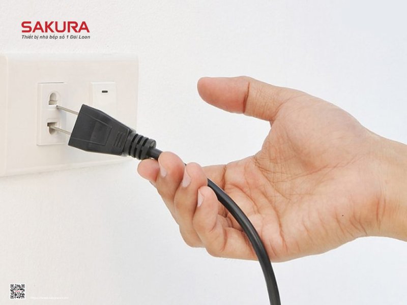 Điện áp không ổn định hoặc quá nhỏ sẽ cản trở quá trình hoạt động của bếp từ