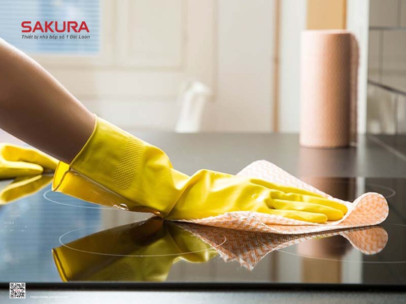 cần vệ sinh kỹ lưỡng các vết cháy sau mỗi lần nấu